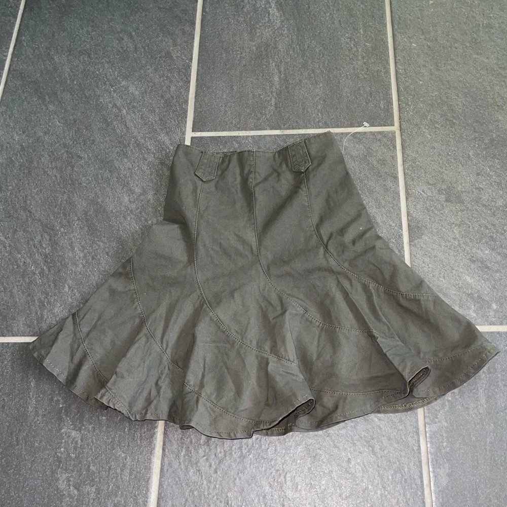 Girls Ruffle Skirt Size 4 - Picture 5 of 6